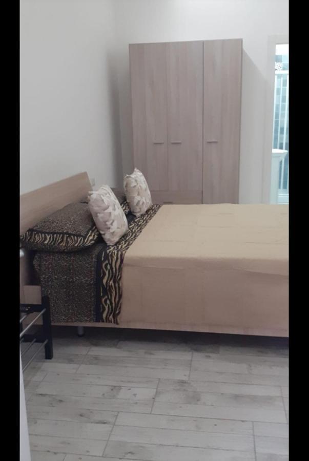 La Dimora Di Rosy Hotel Naples Room photo